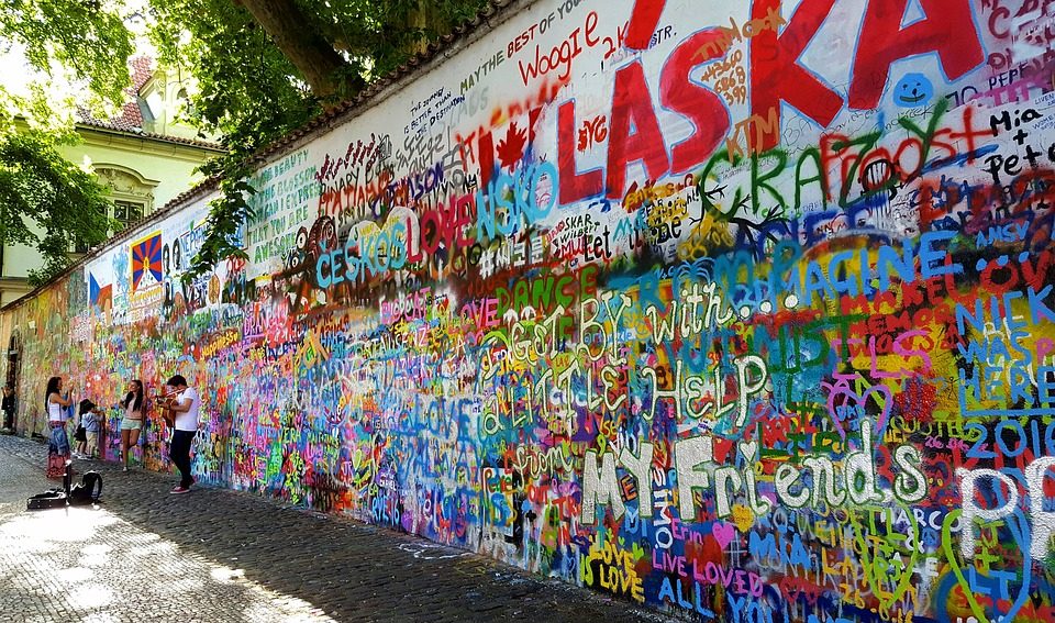 John Lennon Wall (Zeď Johna Lennona)